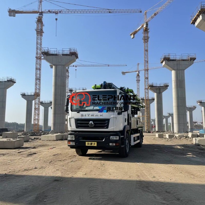 Heavy Equipment Working - Camion pompe à béton 30m 2026,